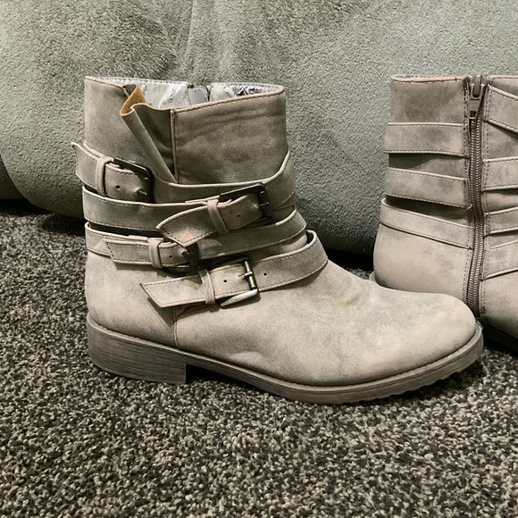 JUSTFAB ANDREIA ANKLE BOOTIE - Picture 3 of 10